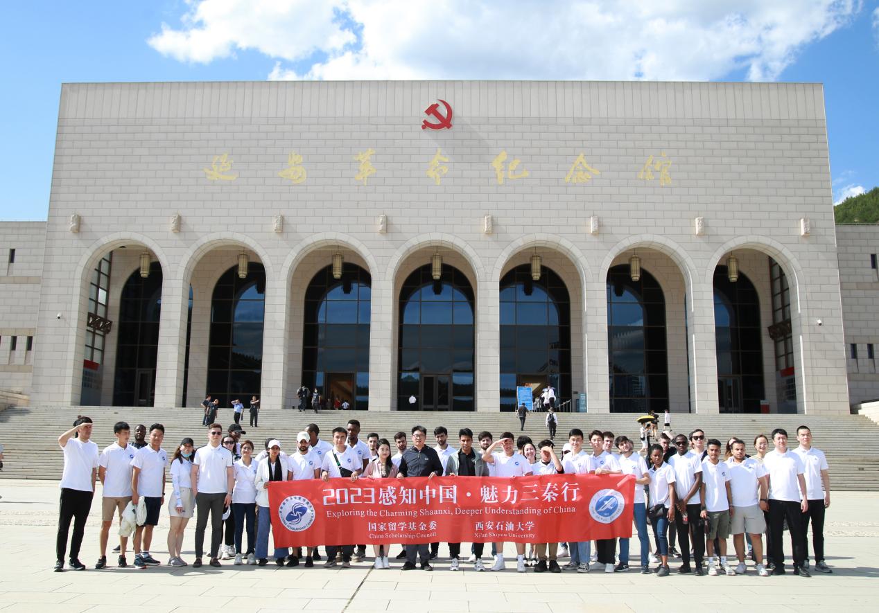 延安革命紀念館合影 延安革命紀念館合影